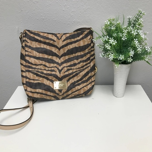 Michael Kors Signature Tiger Print Messenger Bag - New! - Picture 1 of 3